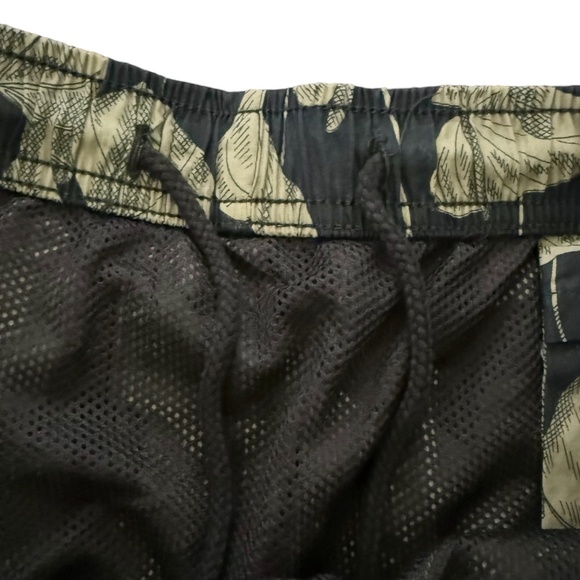 NWT Roundtree & York Tropical Swim Trunks M Black - Picture 7 of 11